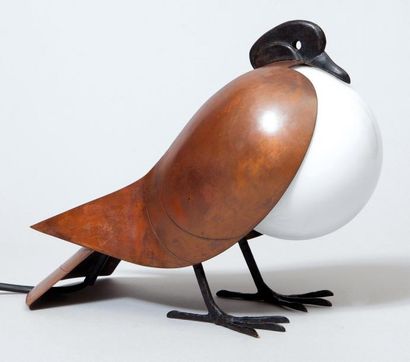FRANÇOIS-XAVIER LALANNE (1927-2008) Lampe sculpture"Pigeon"en bronze patiné, cuivre...