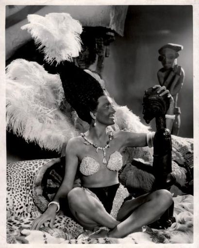 null LES PERLES DE LA COURONNE Arletty dans le film de Sacha Guitry (1937). Épreuve...