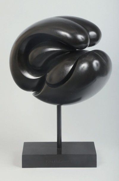 François CANTE-PACOS Globule. Sculpture en chêne massif teinté noir et ciré conçue...
