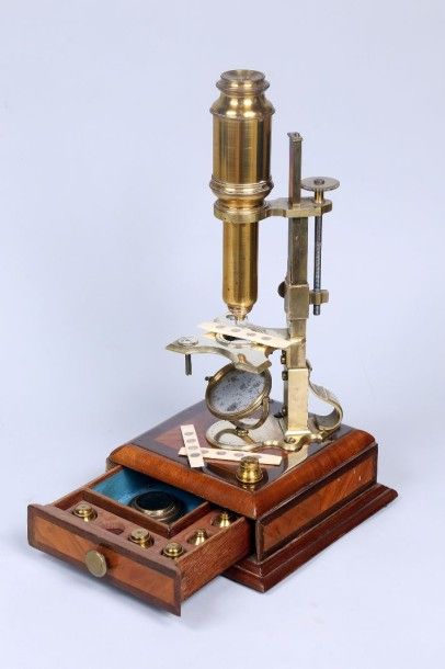 null MICROSCOPE PASSEMANT. PASSEMANT Ingénieur du Roi au Louvre, milieu XVIIIe, 38...