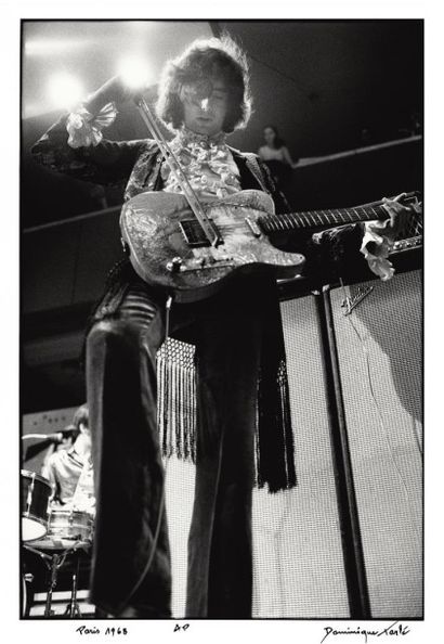 null JIMMY PAGE Concert des Yardbirds à la faculté d'Assas, à Paris, le 9 mars 1968....