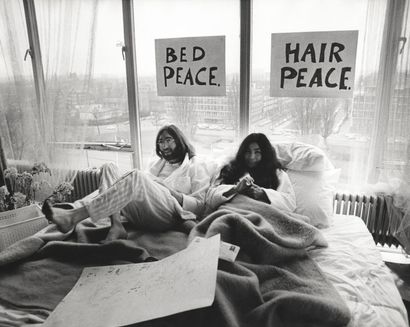 null JOHN LENNON ET YOKO ONO Bed-in for Peace à l'hôtel Hilton d'Amsterdam (mars...