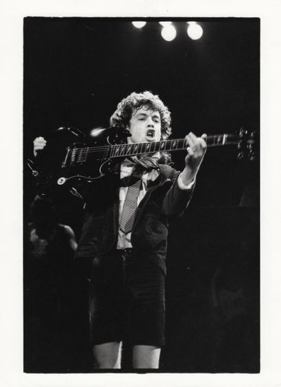 null ANGUS YOUNG Concert d'AC/DC au Pavillon de Paris, le 9 décembre 1979. Épreuve...