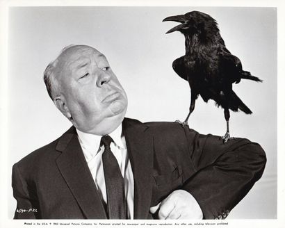 null LES OISEAUX / THE BIRDS Alfred Hitchcock pour son film (1963). Épreuve argentique...
