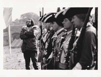 null BARRY LYNDON Stanley Kubrick sur le tournage de son film (1975). Épreuve argentique...