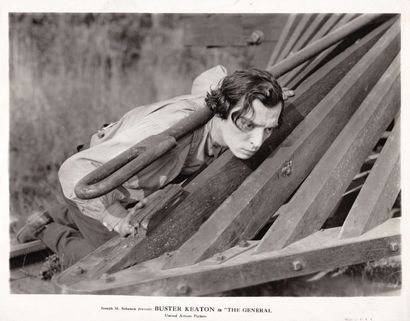  LE MÉCANO DE LA GÉNÉRALE / THE GENERAL Buster Keaton dans son film, coréalisé avec...