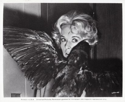 LES OISEAUX / THE BIRDS Tippi Hedren dans le film d’Alfred Hitchcock (1963).

Épreuve...