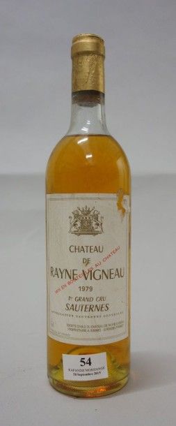 null 1 Bouteille CHÂTEAU de RAYNE VIGNEAU - Sauternes 1979 Etiquette légèrement déchirée,...