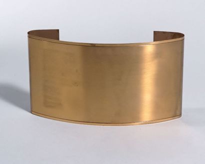 CHARLES Modèle ÉCRAN. Applique abat-jour en métal doré. 22 × 40 cm. (Oxydations et...