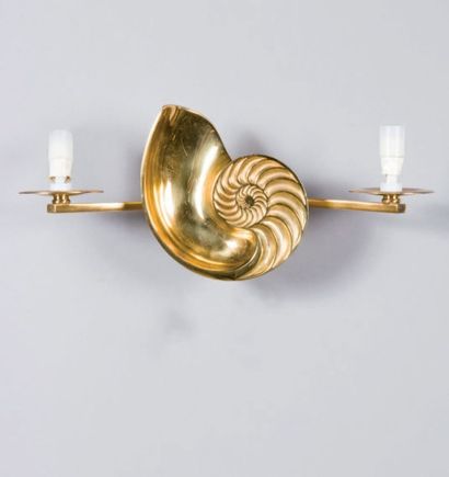 CHARLES Modèle NAUTILA. Applique en bronze et métal doré à deux bras de lumière à...