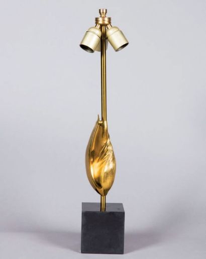 CHARLES Modèle CYMBIUM. Pied de lampe en bronze doré à décor d'un coquillage reposant...