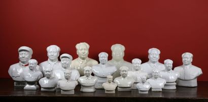 Ensemble de 18 bustes en porcelaine blanche:...