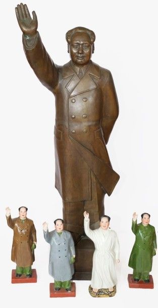  Statue en alliage de bronze, " Le Pt Mao agite la main ", h: 100 cm. On y joint:...