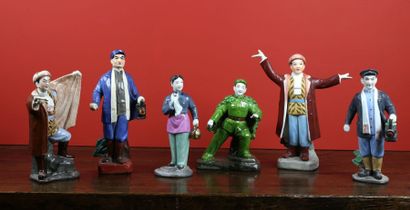  Petit ensemble de six statuettes en céramique polychrome: " Héros des huit opéras...