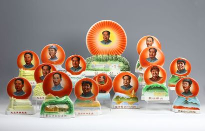null Ensemble de 20 médaillons à poser en porcelaine polychrome: " Bustes du Pt Mao...