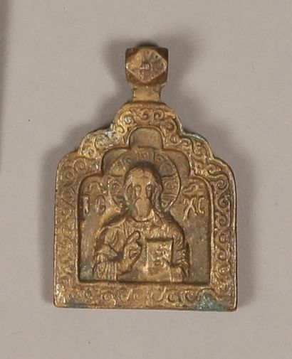 null Christ bénissant surmonté d'un bulbe. Bronze doré Russie, XIXe siècle. 4,7 x...