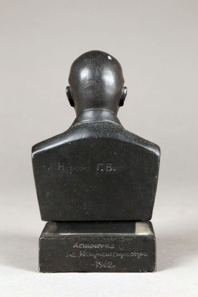 D'après Georgy Vasilievich NERODA (1895-1983) "Buste de Lénine" Fonte offert par...