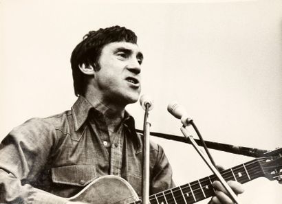 Oleg TROUBSKI (né en 1946) Ensemble de 10 photographies d'un concert de Vissotsky....