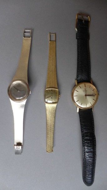 null Lot de montres en or comprenant une Oméga d'homme, une de dame, une autre de...