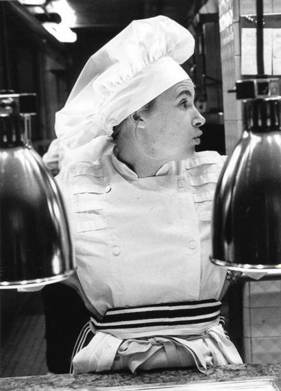 Stéphanie FRAISSE, née en 1969 Hélène DARROZE: Le Chef en cuisine. Paris 2001. Épreuve...