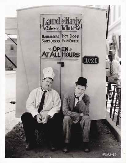 null LES SANS-SOUCIS/ PACK UP YOUR TROUBLES Stan Laurel et Oliver Hardy dans le film...