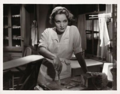 null BLONDE VÉNUS/ BLONDE VENUS Marlène Dietrich dans le film de Josef von Sternberg...