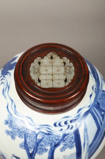 CHINE - Époque KANGXI (1662-1722) Pot à gingembre en porcelaine décoré en bleu de...