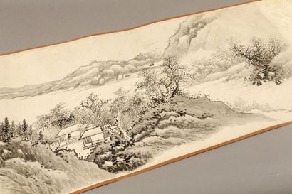 CHINE Très longue peinture montée en rouleau horizontal, représentant un paysage...