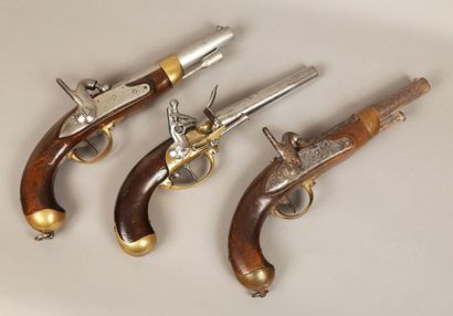 Pistolet réglementaire modèle 1822 Tbis....