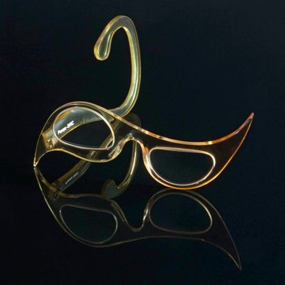 *PIERRE DAC (1893-1975), 

Paire de lunettes...