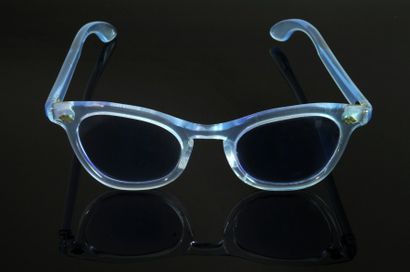 *MARLENE DIETRICH (1901-1992)

Paire de lunettes...
