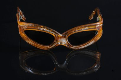 *JOHNNY HALLYDAY (né en 1943)

Paire de lunettes...