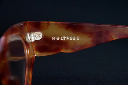 null *ARISTOTE ONASSIS (1906-1975), 

Paire de lunettes de vue, monture et branches...