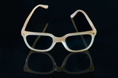 *SYLVIE VARTAN (né en 1944)

Paire de lunettes...