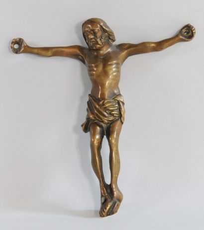 null Christ en bronze ciselé 

Le visage est d'un type archaïque, arcades sourcilières...