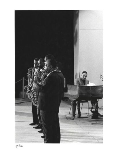 null DUKE ELLINGTON

Concert au festival d'Antibes Juan-les-Pins, le 23 août 1966.

Épreuve...