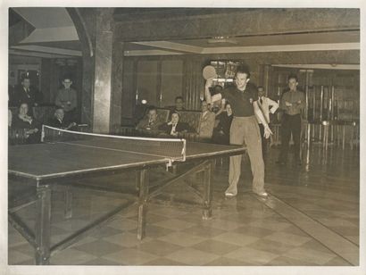 null À BORD DU PAQUEBOT NORMANDIE.

Célébrités, passagers, animations, 1936-1939.

88...