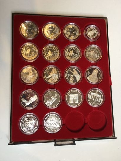 null Ensemble de pièces commémorative en argent de 1992 et 1993 : 



-3 x 100 francs...
