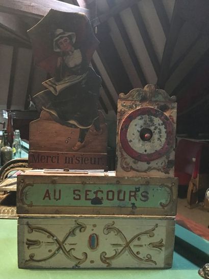 null Mobilier et objets d'art, jouets, pièces encadrées et divers provenant d'un...