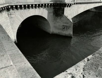 LOUIS SETTNER (NÉ EN 1922) Pont de la Tournelle, 1992. Tirage argentique postérieur...