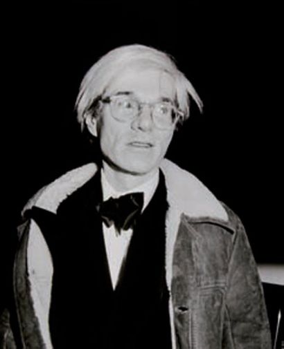 MICHEL GINIÈS (NÉ EN 1952) Andy Warhol chez Maxim's, 27 novembre 1979. Tirage argentique...