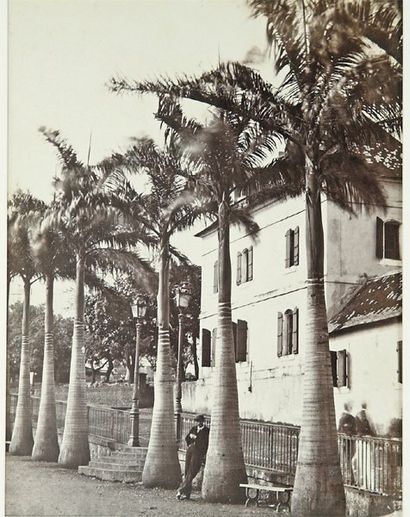 Désiré Charnay (1828-1915) Ile de la Réunion, Saint Denis place de l'église - Palmiers...