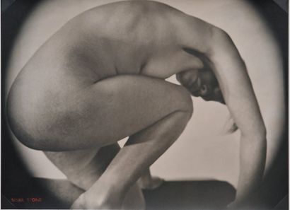 Sasha Stone (1895-1940) Etude 11. 25 Nus - Femmes, 1933. Tirage argentique d'époque...