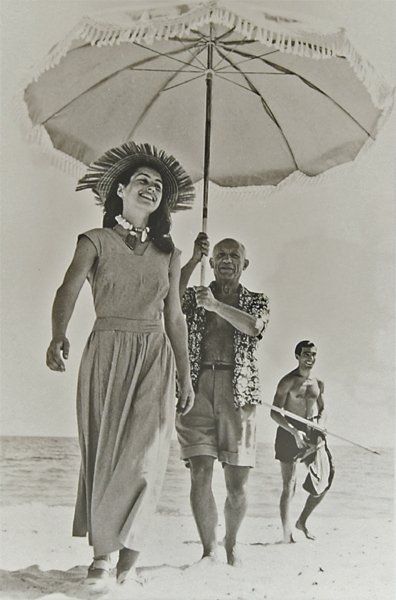 Robert Capa (1913-1954) Pablo Picasso et Françoise Gillot à Golfe-Juan, 1948 Tirage...