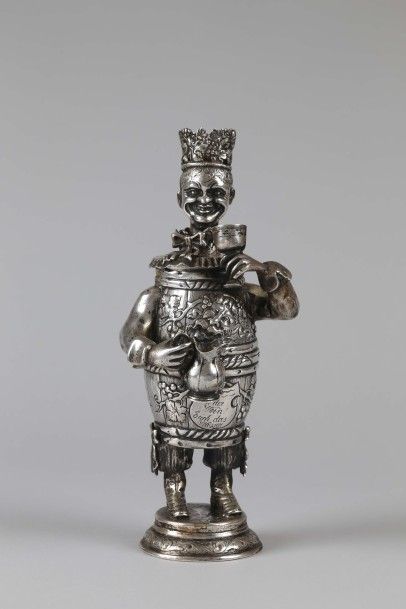 null L'HOMME-TONNEAU.

Rare pot couvert en argent (950 millièmes) en forme de personnage...