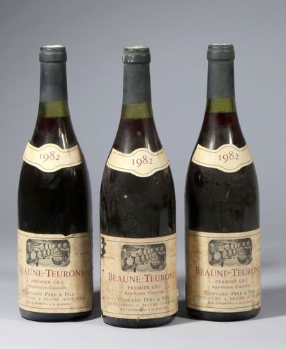 null Lot de 5 Bouteilles de vins rouges divers de Bourgogne :

- 1 Bouteille Aloxe...