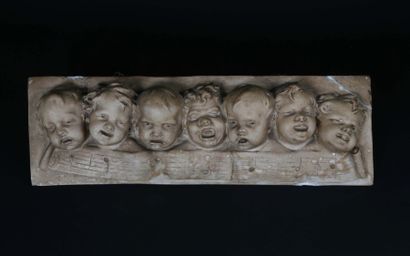 null LA CHORALE D'ENFANTS.

Bas-relief rectangulaire en plâtre figurant sept têtes...