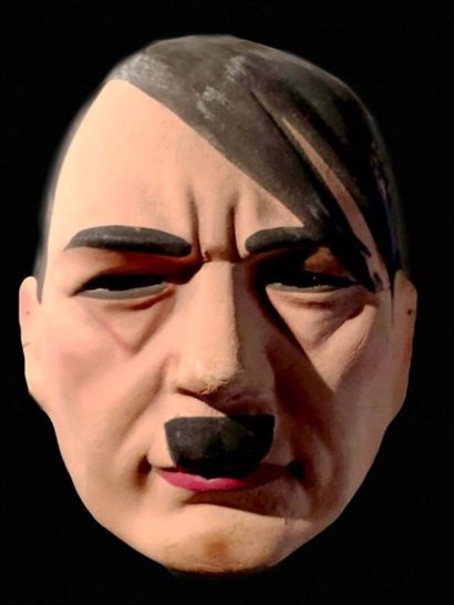 null MASQUE CARICATURAL.

Masque d'enfant caricatural représentant Hitler en papier...
