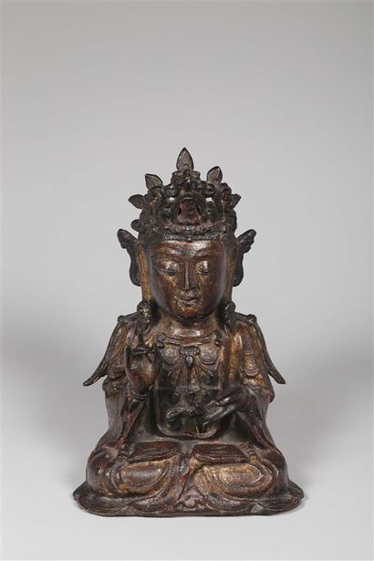 null CHINE - Epoque MING (1368-1644), XVIIème siècle.
Boddhisattava en bronze à traces...