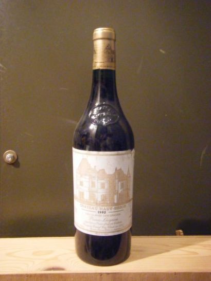  1 bouteille Château Haut Brion 1992, étiquette tachée 